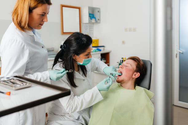 Best Emergency Tooth Extraction  in Hilltop, MN